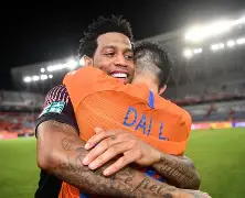 包含山东鲁能与上海上港展开万众瞩目的对抗的词条 包含山东鲁能与上海上港展开万众瞩目的对抗的词条