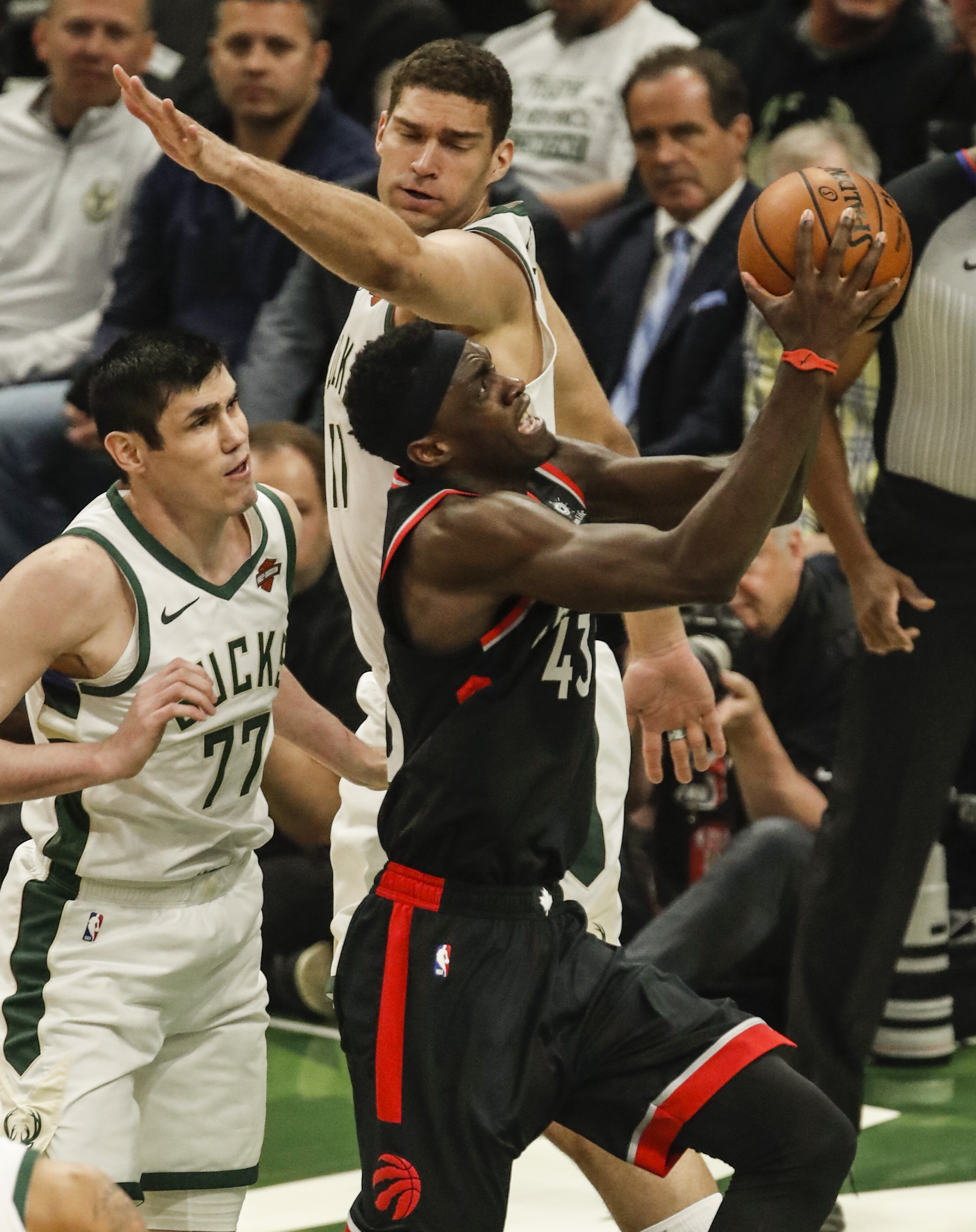 c7娱乐官方网站-关于猛龙队战胜强敌，展现出强大团队凝聚力的信息